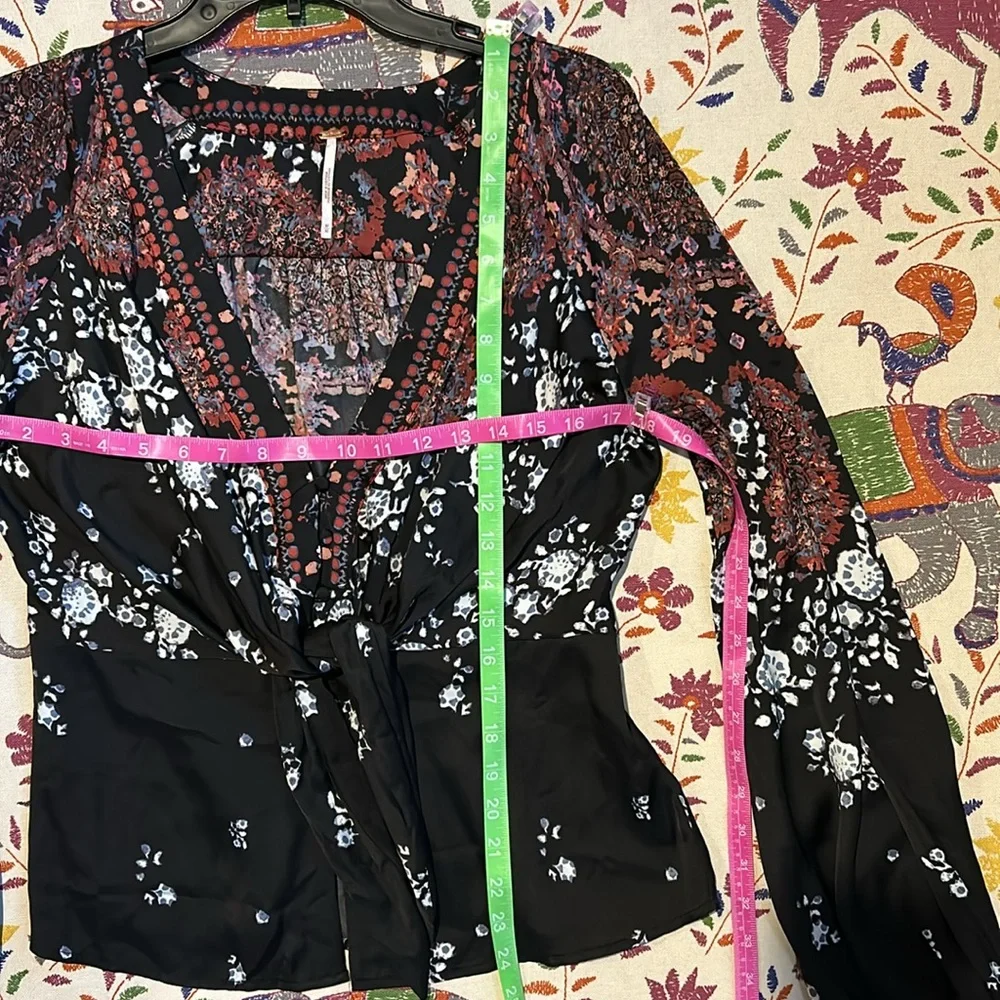Free People Run Free Tunic Blouse size M Bohemian black floral Night Shade satin - Picture 11 of 15